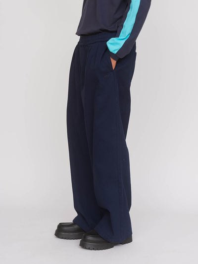 model:Fiki wears size L and is 6’3”