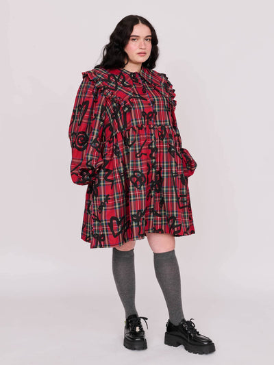 model:Yasmin wears size 18 and is 5’ 4”